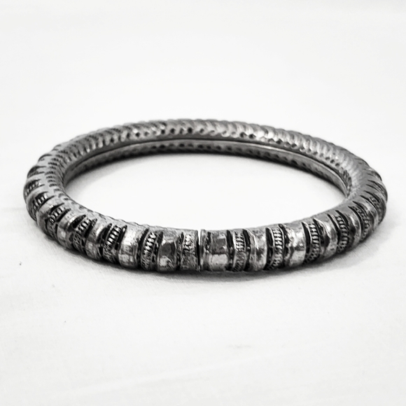 Bundle of Vintage Silver Tribal Bangle Bracelets - Picture 9 of 11
